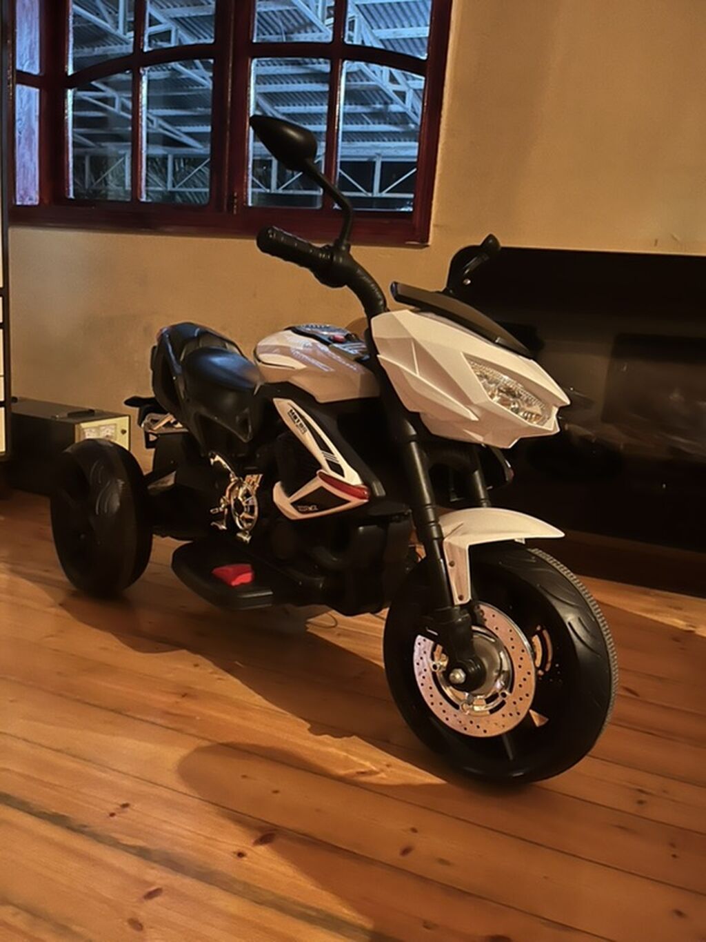 Uşaq elektrik motosikleti – 3 təkərli, sport dizaynlı - Rəng: ağ/qara — Oyuncaqlar, Bakı (4)