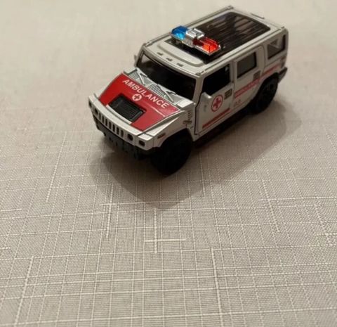 Oyuncaq model avtomobil – Ambulans SUV - Korpus: metal və plastik — Bakı