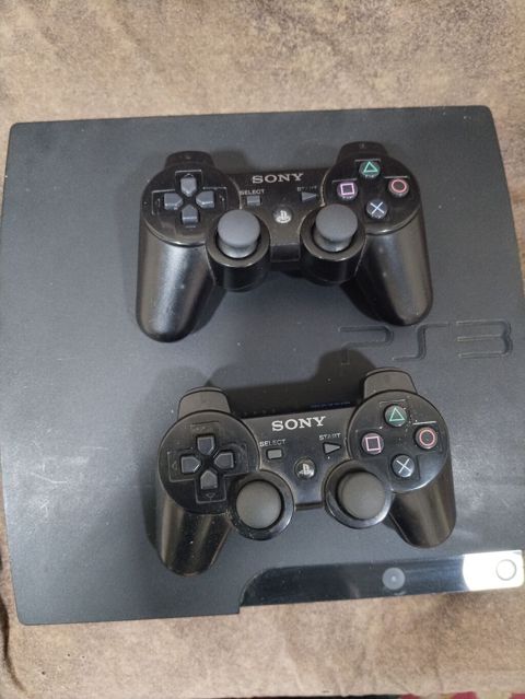 Sony PlayStation 3 (PS3) oyun konsolu və 2 ədəd Sony DualShock 3 — Digah