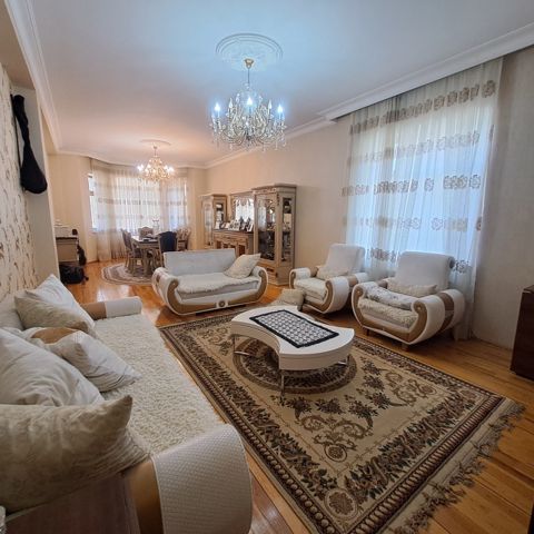 Satılır 8 otaqlı həyət evi/bağ evi 315 m² — Bakı