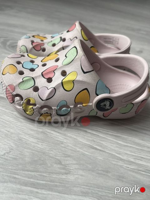Cəmi 2 ay geyinib, orijinaldır.Məhsul: Crocs Classic Clog – ürək — Masazır