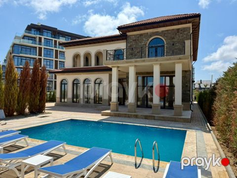 Satılır 10 otaqlı həyət evi/bağ evi 600 m²