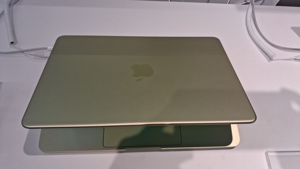 Yeni Apple MacBook, 13.3 Apple M3, 256 GB, Pulsuz çatdırılma — Apple Macbook, Saray
