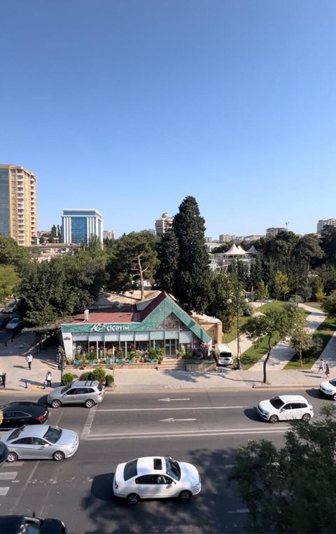 Satılır 3 otaqlı köhnə tikili 105 m² — Bakı