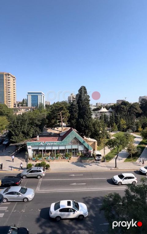 Satılır 3 otaqlı köhnə tikili 105 m²