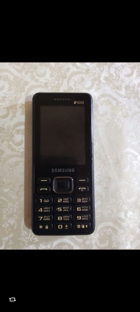 Samsung düymə telefonu - qara rəng, iki SIM kartlı — Sumqayıt