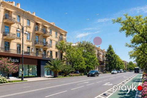 Satılır obyekt 360 m²
