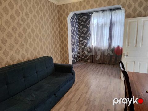 Satılır 2 otaqlı köhnə tikili 50 m²