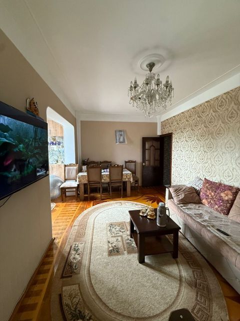 Satılır 2 otaqlı köhnə tikili 60 m² — Bakı