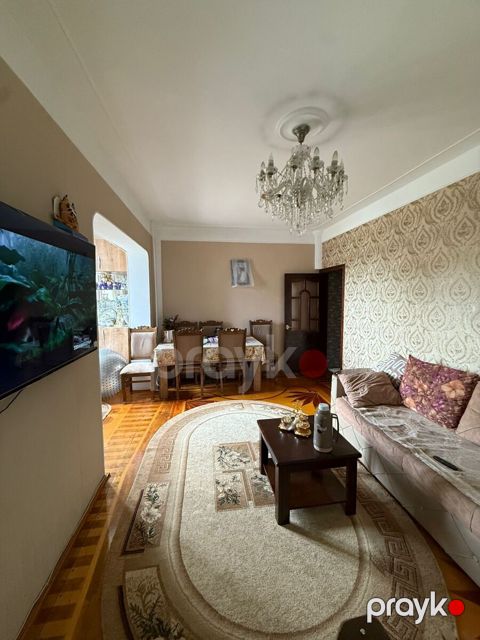 Satılır 2 otaqlı köhnə tikili 60 m²
