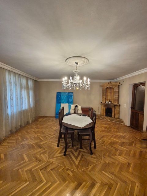 Satılır 3 otaqlı köhnə tikili 95 m² — Bakı
