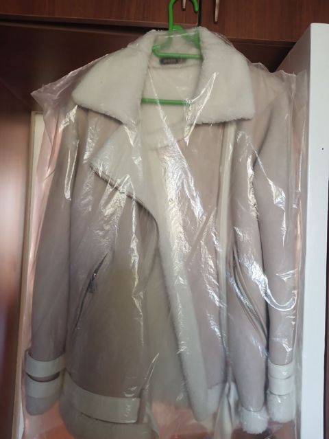 Bej rəngli süni dəridən qışlıq qadin kürkü (shearling stilində) — Bakı