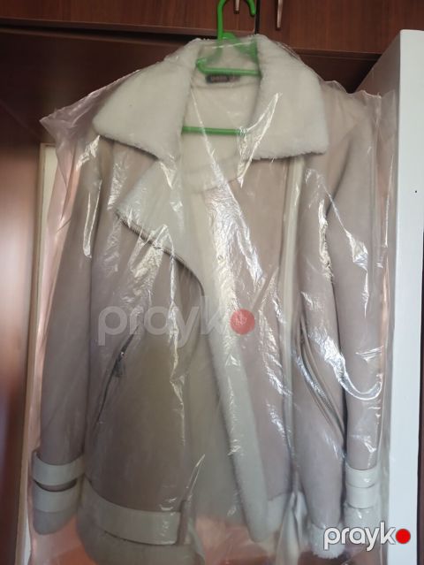 Bej rəngli süni dəridən qışlıq qadin kürkü (shearling stilində) — Bakı
