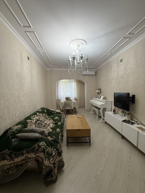 Satılır 3 otaqlı köhnə tikili 74 m² — Bakı