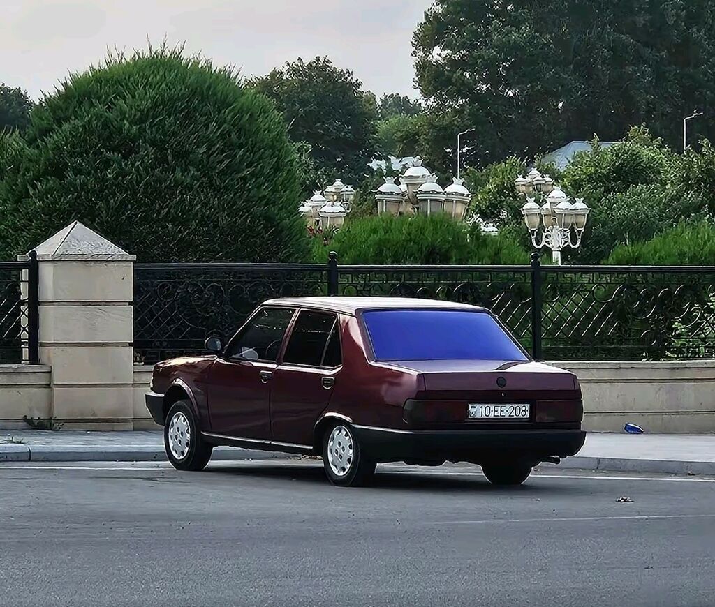 Model: Tofas Şahin (sedan) Rəng: Tünd bordo Kuzov: 4 qapı, arxa — Avto, Bərdə