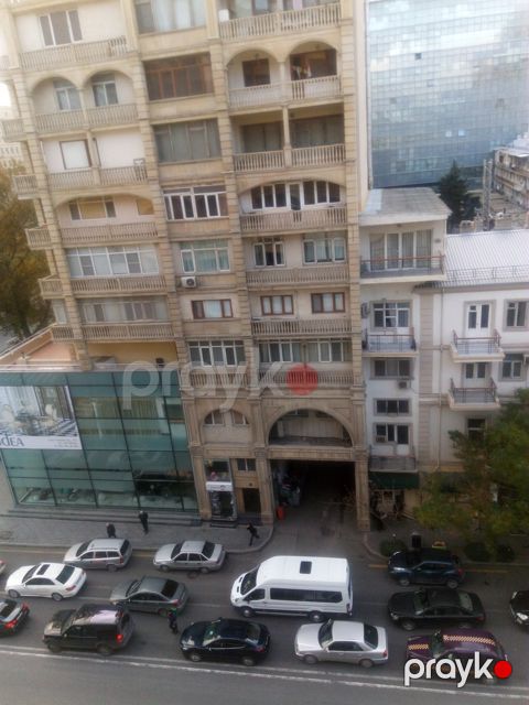 İcarəyə verilir 3 otaqlı köhnə tikili 90 m²