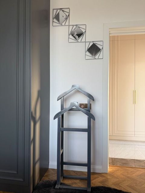 Taxta geyim dayaqı – “valet stand” Məhsul təsviri: - Material: tam — Digah
