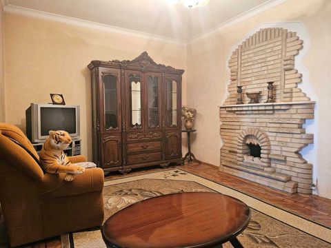 İcarəyə verilir 4 otaqlı köhnə tikili 125 m² — Bakı