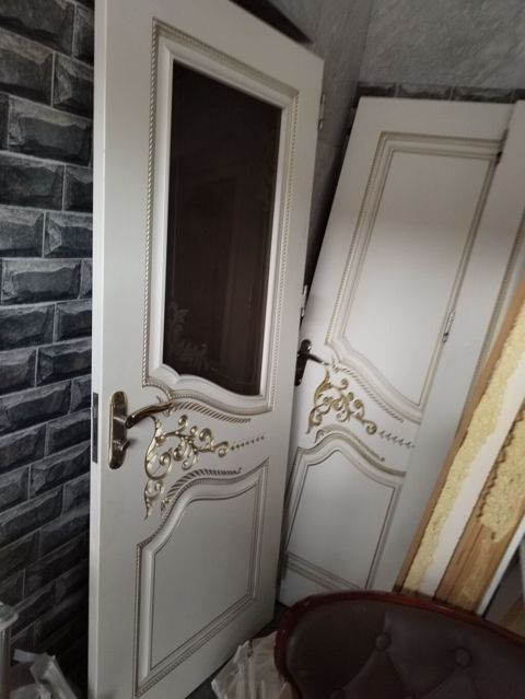 4 eded ela vezyyetde - Rəng: krem/ivori tonlarda, zərif qızılı — Mehdiabad