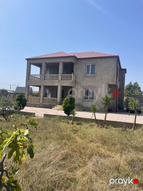 Satılır 7 otaqlı həyət evi/bağ evi 300 m²
