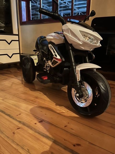 Uşaq elektrik motosikleti – 3 təkərli, sport dizaynlı - Rəng: ağ/qara — Bakı