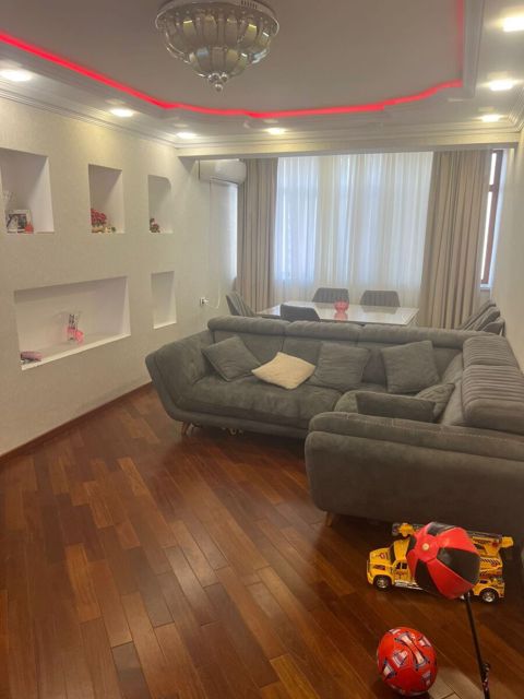 Satılır 3 otaqlı köhnə tikili 68 m² — Bakı