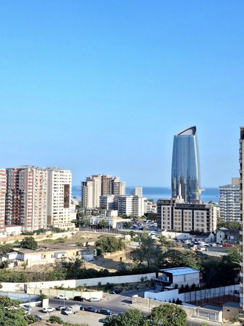 Satılır 4 otaqlı yeni tikili 180 m² — Bakı