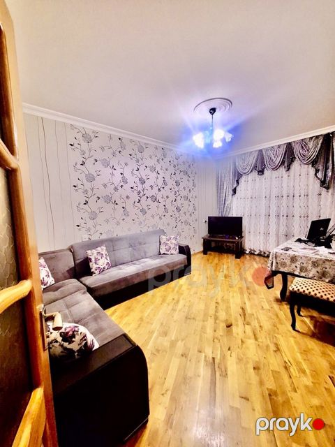 Satılır 3 otaqlı köhnə tikili 90 m²
