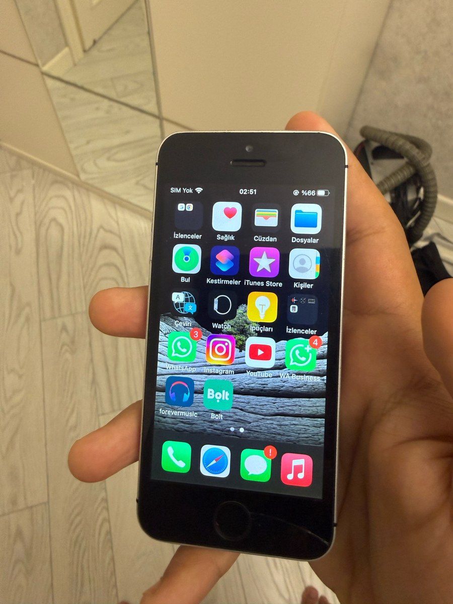 Apple iPhone SE Space Gray 32GB — Smartfonlar, Bakı
