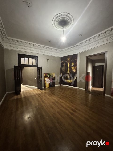 İcarəyə verilir 7 otaqlı köhnə tikili 98 m²