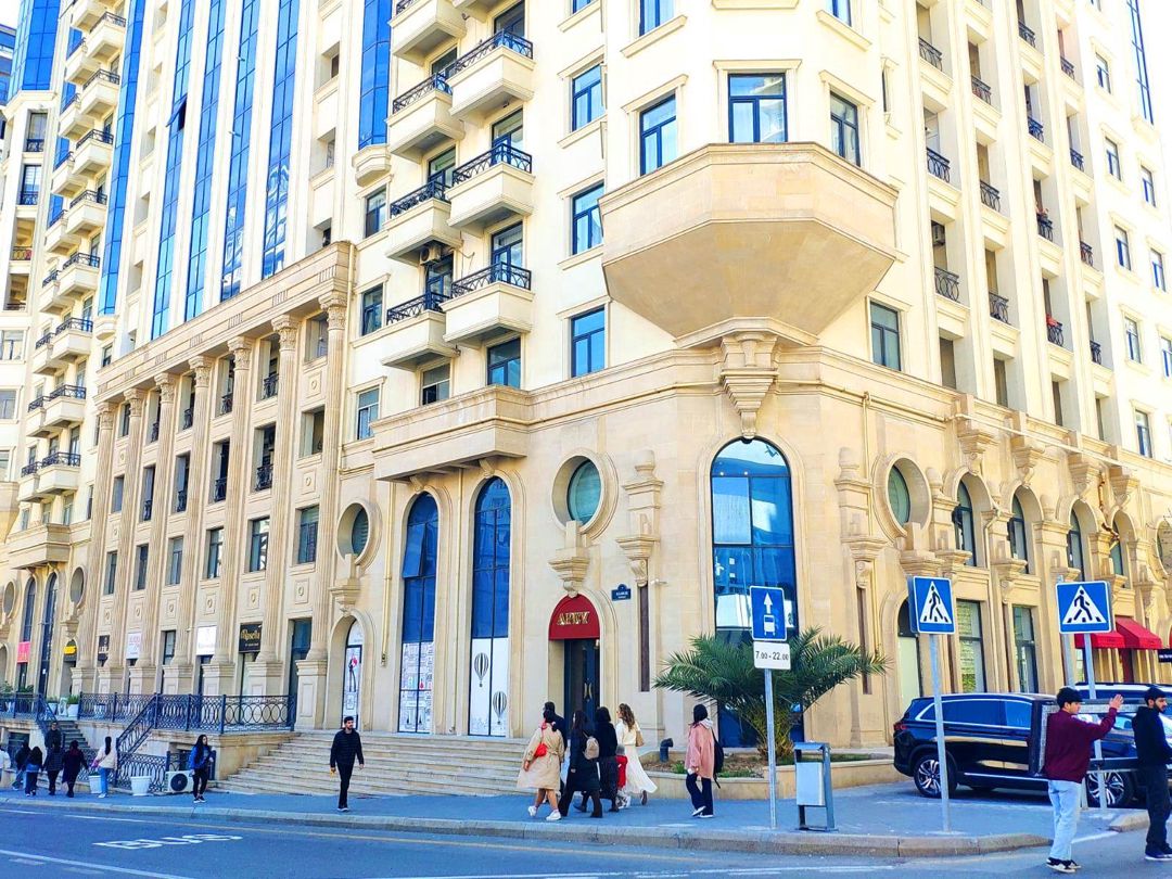 Satılır 4 otaqlı yeni tikili 242 m² — Mənzil, Bakı (2)