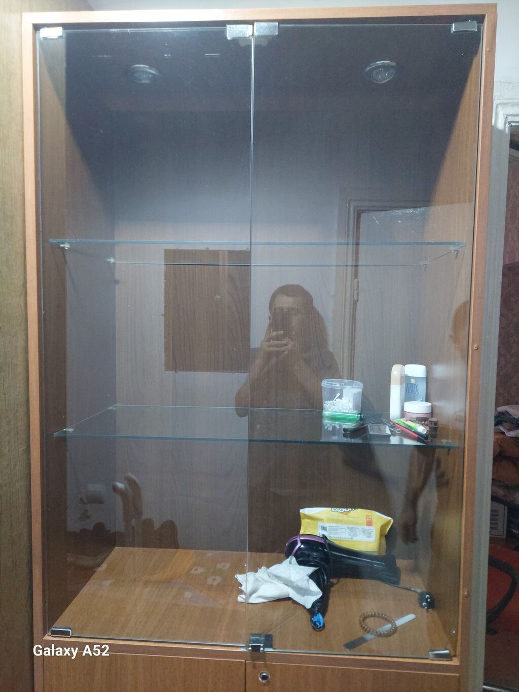 Şüşəli vitrin şkaf - Material: ağac teksturalı laminat korpus, ön — Biznes və avadanlıq, Bakı (3)