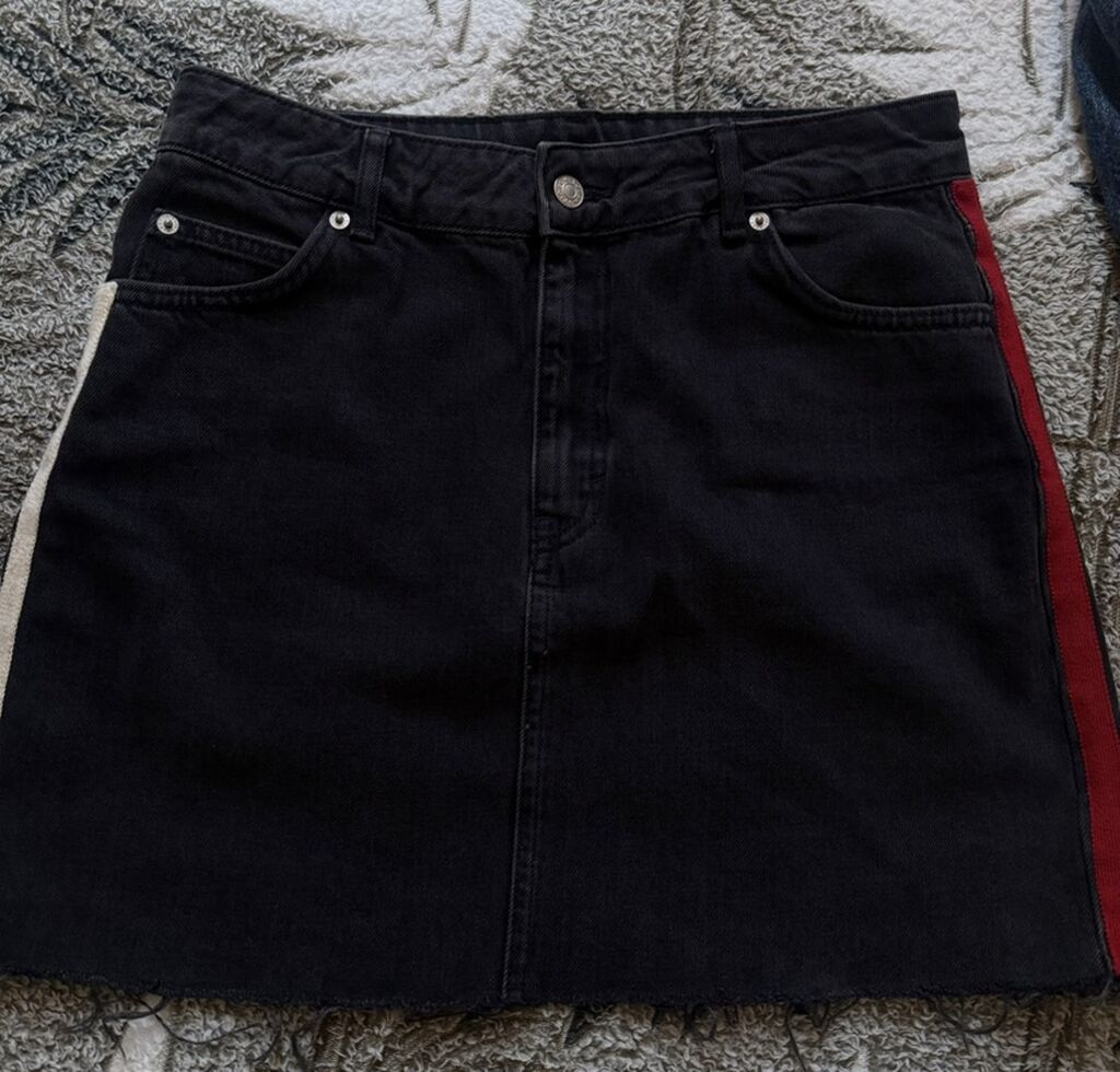 Qısa cins ətək - Material: qalın denim (cins) - Rəng: qara - Dizayn — Ətəklər, Bakı