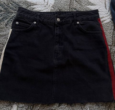 Qısa cins ətək - Material: qalın denim (cins) - Rəng: qara - Dizayn — Bakı