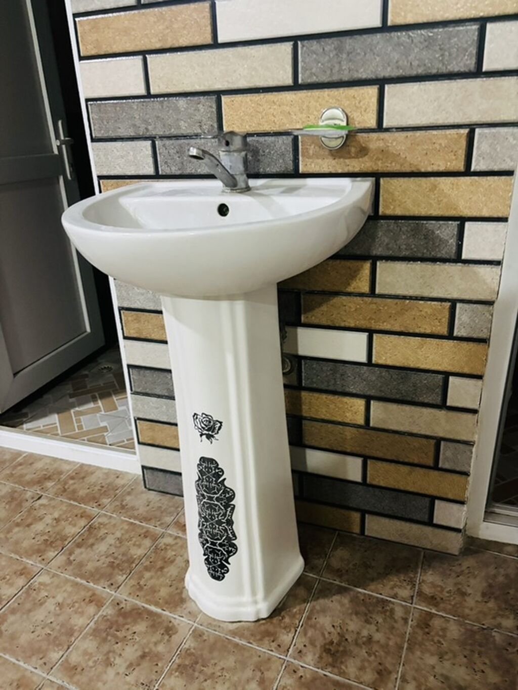 Piedestal tipli keramik əl‑üz yuma lavabosu - Material: ağ keramik — Lavabolar, Kürdəmir