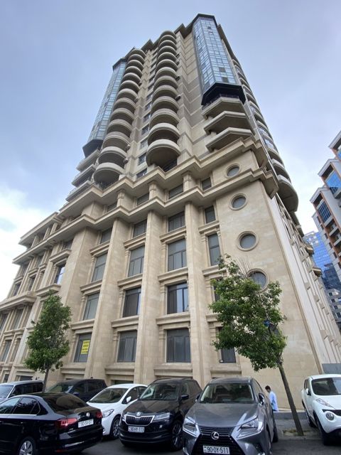 Satılır obyekt 330 m² — Bakı
