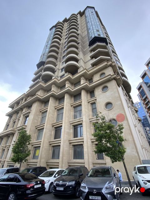 Satılır obyekt 330 m²