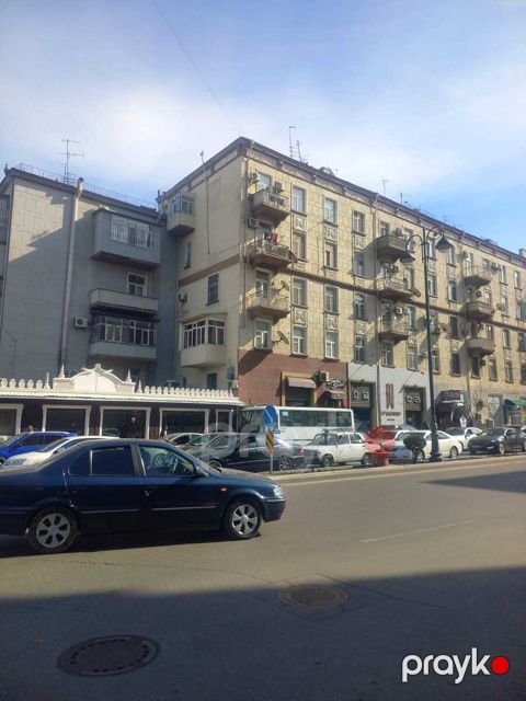 Satılır obyekt 274 m²