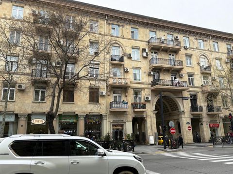 Satılır 3 otaqlı köhnə tikili 100 m² — Bakı