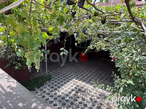 Satılır 5 otaqlı həyət evi/bağ evi 265 m²
