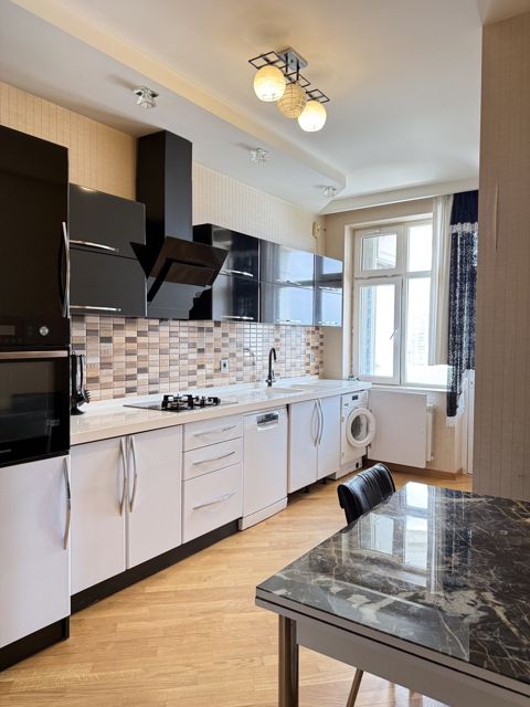İcarəyə verilir 3 otaqlı yeni tikili 145 m² — Bakı