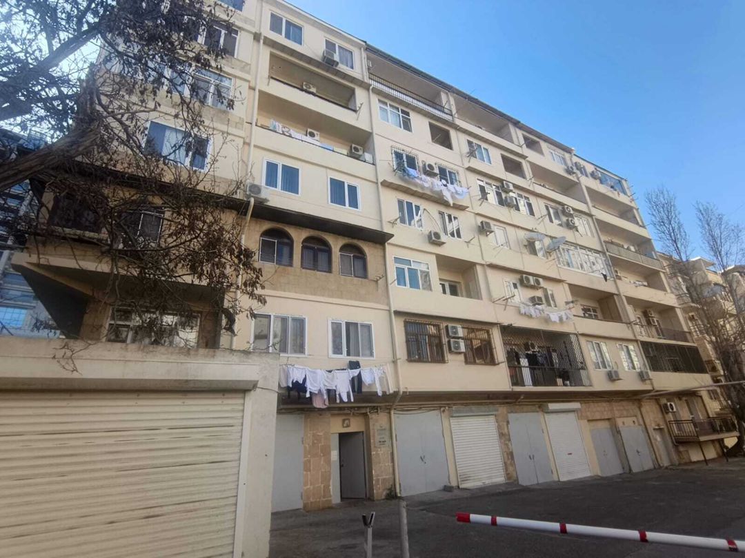 Satılır 2 otaqlı köhnə tikili 60 m² — Mənzil, Bakı