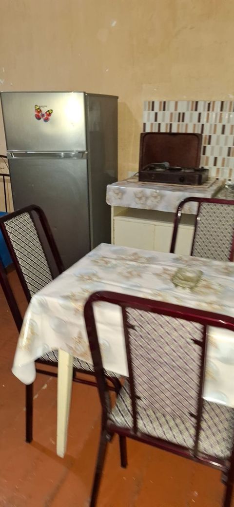 Günlük kirayə üçün sadə və səliqəli otaq Təsvir: - 2 ayrı tək — Bakı