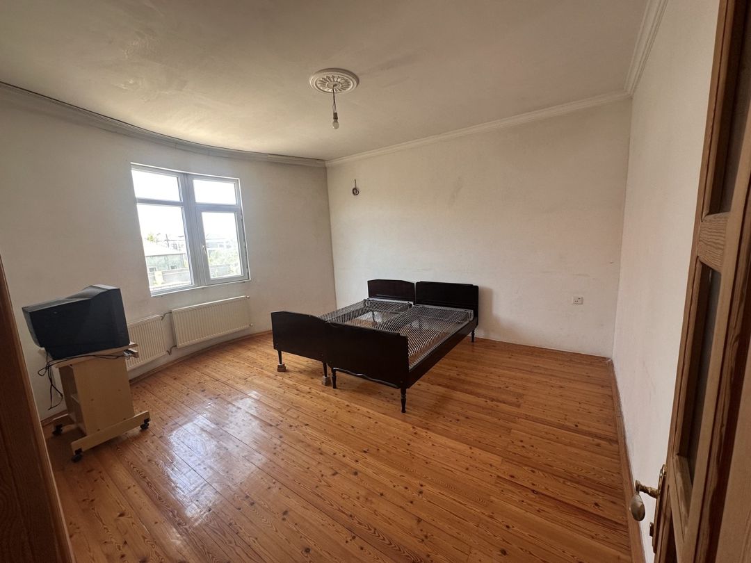 Satılır 4 otaqlı həyət evi/bağ evi 200 m² — Ev, villa, Bakı (10)