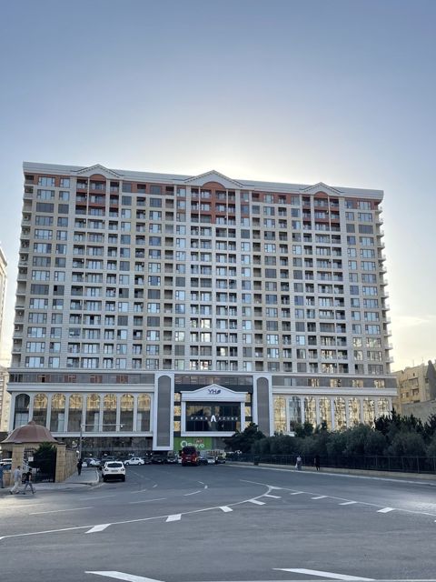 Satılır 6 otaqlı yeni tikili 280 m² — Bakı