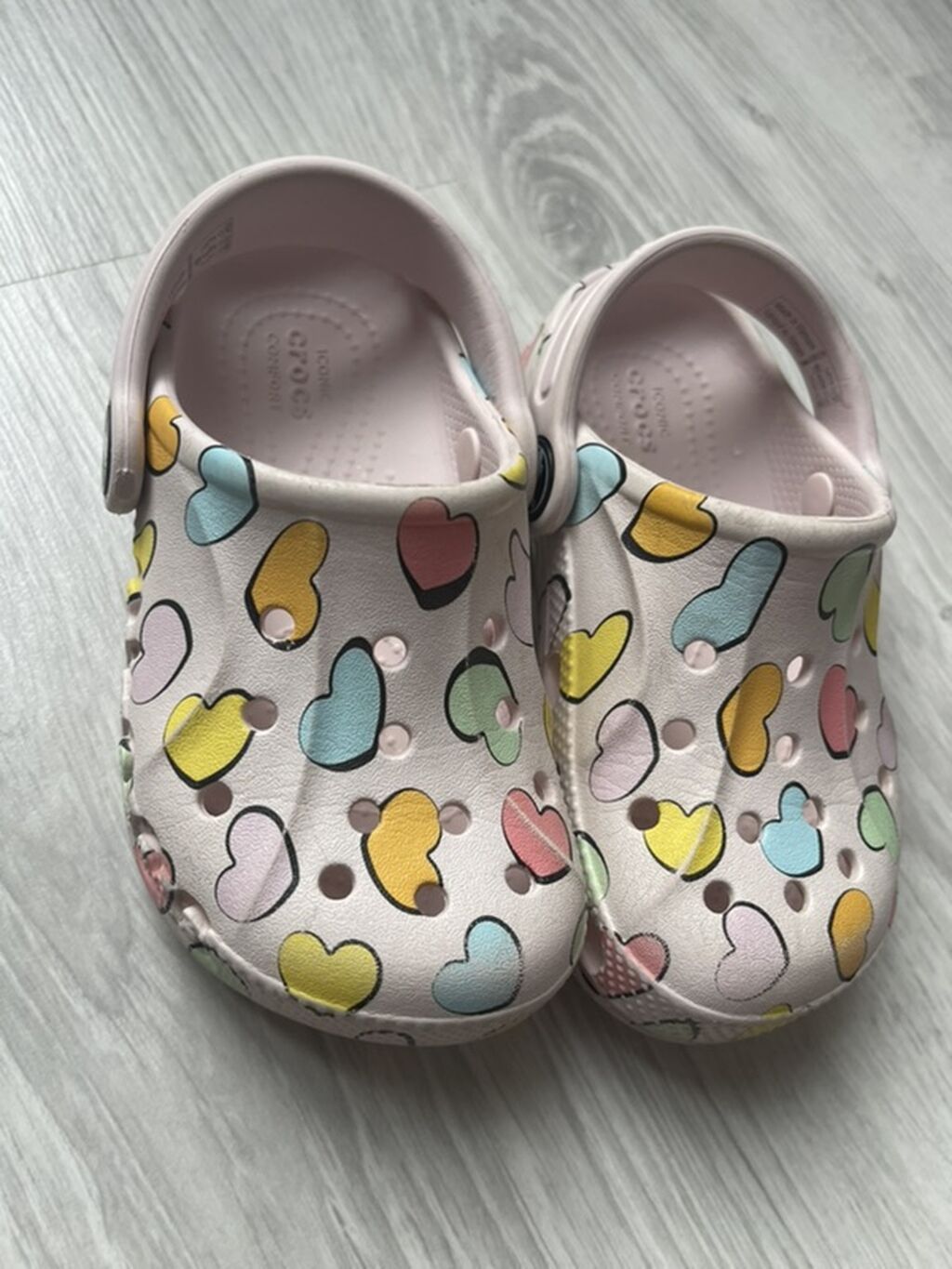 Cəmi 2 ay geyinib, orijinaldır.Məhsul: Crocs Classic Clog – ürək — Uşaq ayakkabısı, Masazır (4)