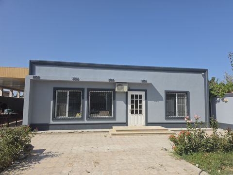Satılır 4 otaqlı həyət evi/bağ evi 120 m² — Bakı