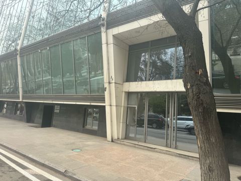 Satılır obyekt 320 m² — Bakı