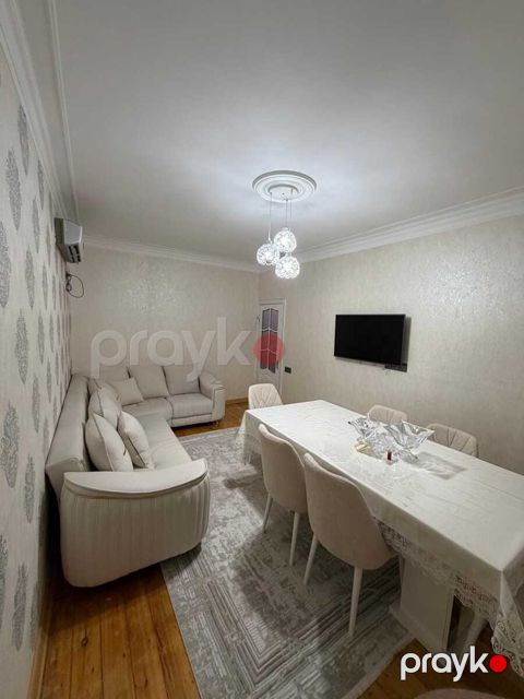 Satılır 4 otaqlı köhnə tikili 98 m²
