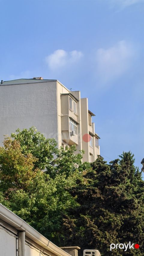Satılır 3 otaqlı köhnə tikili 90 m²